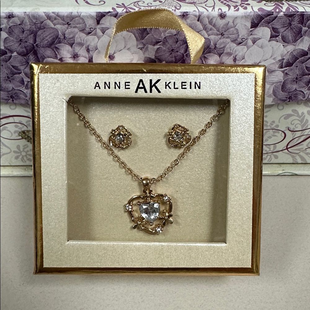 Anne Klein Gift Set Heart Floral Gold Tone Clear Rhinestones Necklace Earrings